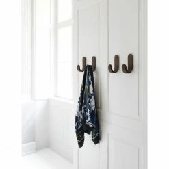 Normann Copenhagen Curve Wandhaken - 17,7x5,3x10 Cm - Walnut -qeeboo shop unnamed file 176