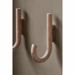 Gejst Design Gejst Hook Garderobenhaken - 2x12,8x19 Cm - Oak/brass 7 Gejst Design Gejst Hook Garderobenhaken - 2x12,8x19 Cm - Oak/brass -qeeboo shop unnamed file 289