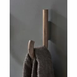 Gejst Design Gejst Hook Garderobenhaken - 2x12,8x19 Cm - Walnut/black 5 Gejst Design Gejst Hook Garderobenhaken - 2x12,8x19 Cm - Walnut/black -qeeboo shop unnamed file 305