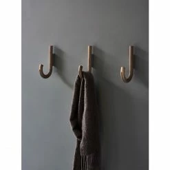 Gejst Design Gejst Hook Garderobenhaken - 2x12,8x19 Cm - Walnut/black 7 Gejst Design Gejst Hook Garderobenhaken - 2x12,8x19 Cm - Walnut/black -qeeboo shop unnamed file 307