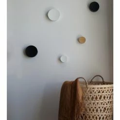 Born In Sweden Play Wandhaken - Ø 6 Cm X 4 Cm - Schwarz 3 Born In Sweden Play Wandhaken - Ø 6 Cm X 4 Cm - Schwarz -qeeboo shop unnamed file 342