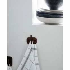 House Doctor Pati Wandhaken - 4er-Set - 4er-Set - 6x2x4 Cm - Messingbraun 7 House Doctor Pati Wandhaken - 4er-Set - 4er-Set - 6x2x4 Cm - Messingbraun -qeeboo shop unnamed file 391