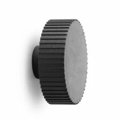 Normann Copenhagen Chip Garderoben-Wandhaken L - Länge 4 Cm - Ø 8,1 Cm - Black