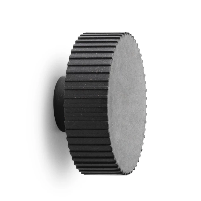 Normann Copenhagen Chip Garderoben-Wandhaken L - Länge 4 Cm - Ø 8,1 Cm - Black 1 Normann Copenhagen Chip Garderoben-Wandhaken L - Länge 4 Cm - Ø 8,1 Cm - Black