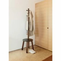 Umbra Pillar Garderobenständer Mit Hocker - ø 50 Cm - Höhe 165 Cm - Black/walnut -qeeboo shop unnamed file 883